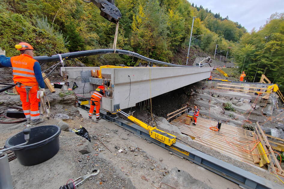 Brückencluster 3, Bahninfrastruktur - Ribu