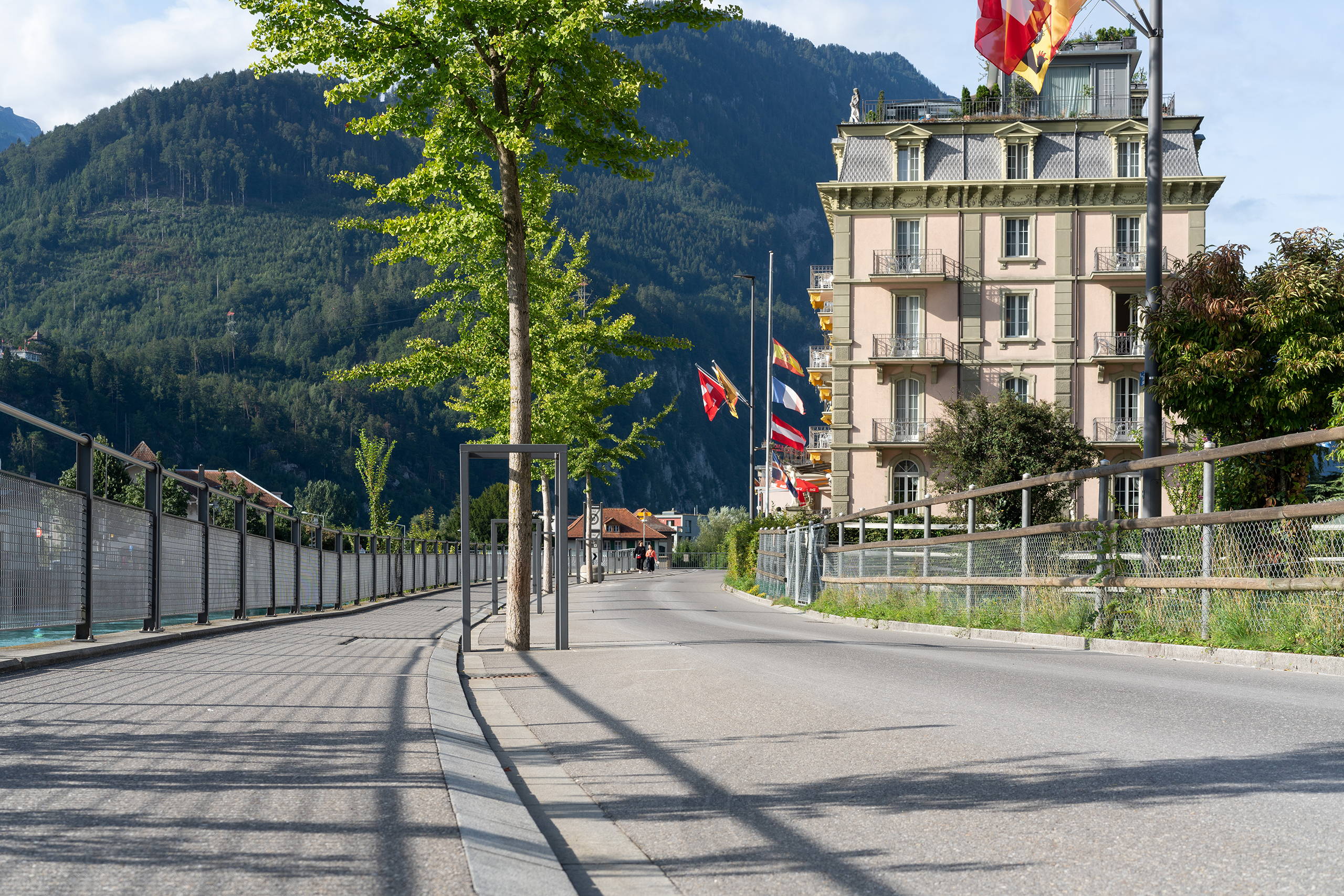 Umgestaltung und Erneuerung Aarestrasse, Strassenbau – Ribuna AG Interlaken