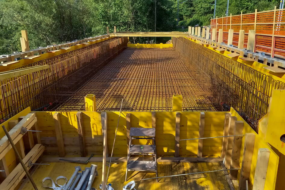 Brückencluster 3, Bahninfrastruktur - Ribu